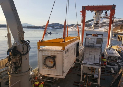 JFD participates in simulated submarine rescue operations as part of Exercise Northern Sun 2017.